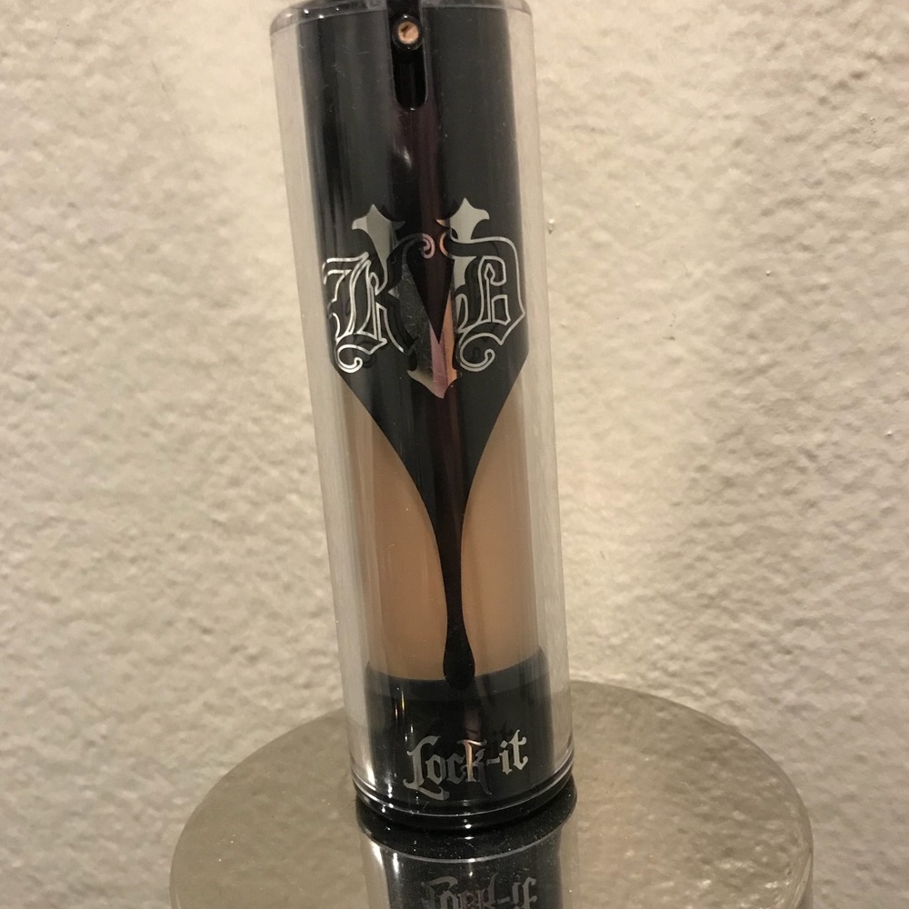 Kat Von D Lock It Foundation